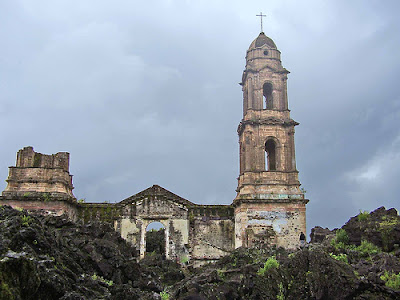 Fogonazos: Paricutin: the church which stood over a sea of lava