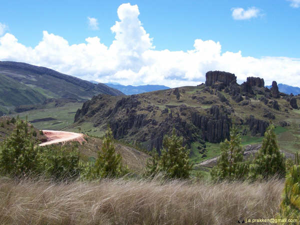 [Buiten+Cajamarca-Cumbemayo2.JPG]