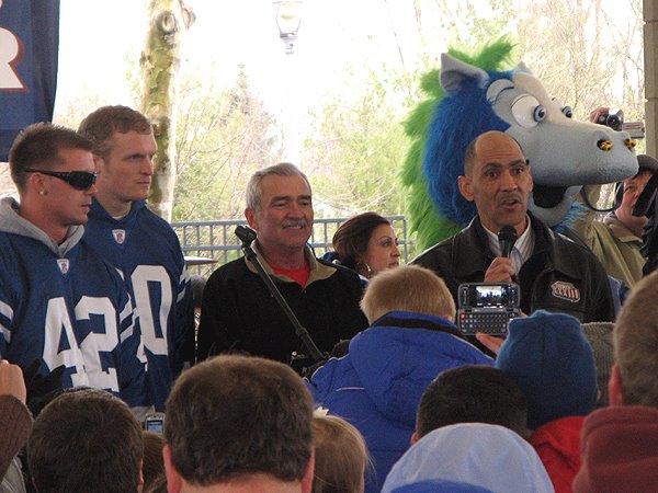 [dungy_4_12_08_a.JPG]