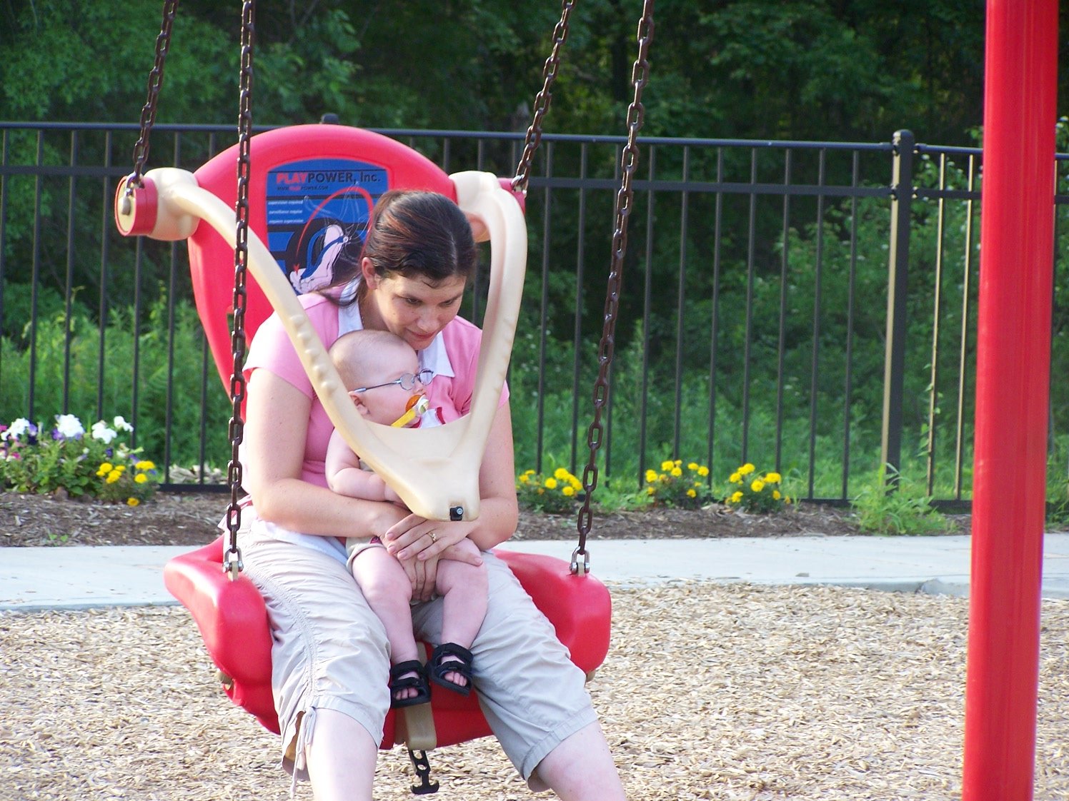[mommy+and+drez+swing.jpg]