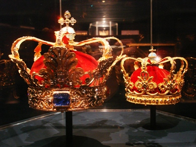 [Crowns.jpg]
