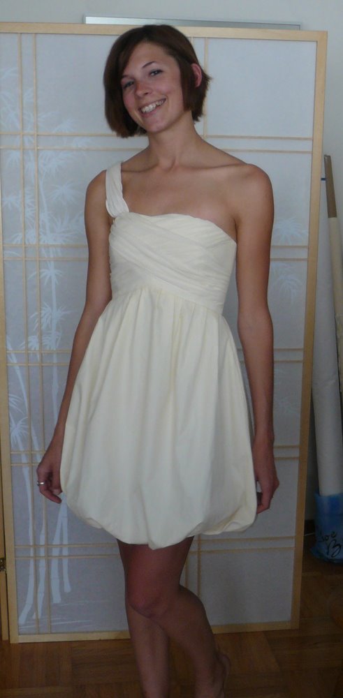 [Katie-wedding-dress2.jpg]