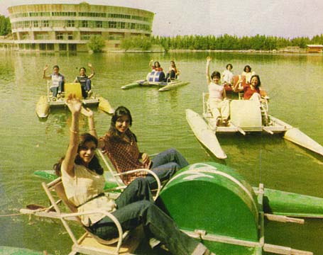 [Miss+Iran+1978+candidates+on+an+artificial+lake+at+Donya-ye+Khorram+park+in+Tehr.jpg]