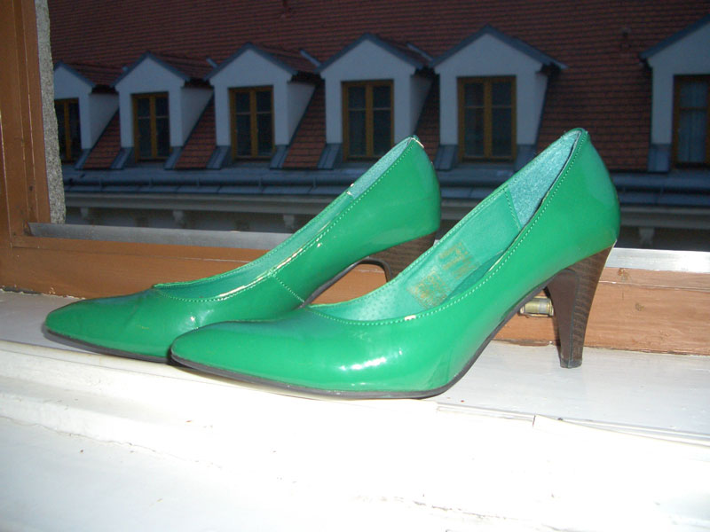 [greenshoes.jpg]