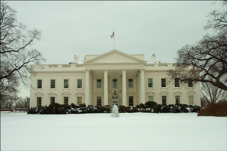 [white-house-snow.jpg]