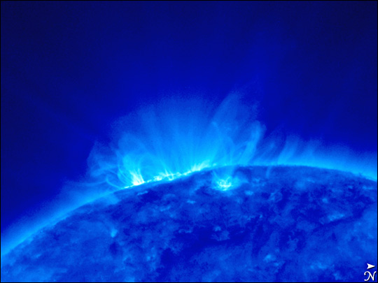 [sun+2006+extreme+ultraviolet+imaging.jpg]