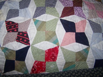 [simple+simon+quilting+and+backing.jpg]