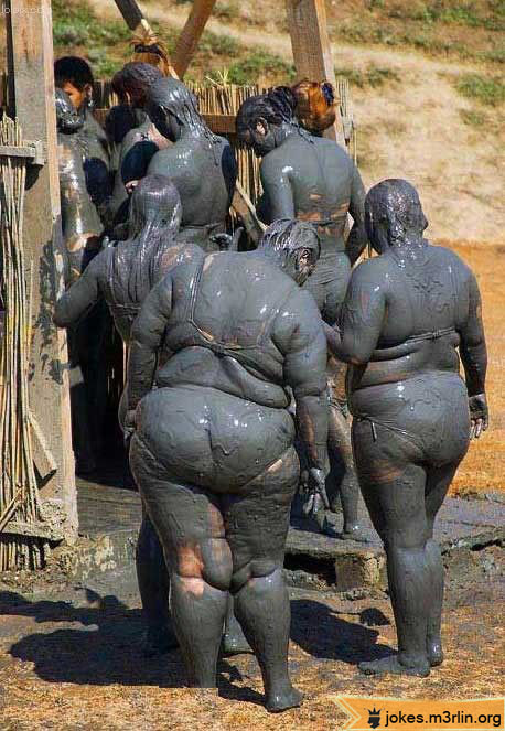 [000882-hippo-mud-bath-fat-overweight-women-covered-in-mud.jpg]