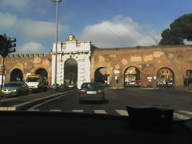 [Entrance+to+ancient+Rome+City+centre.jpg]