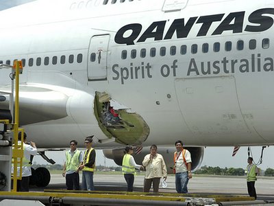 [Qantas_hole.jpg]