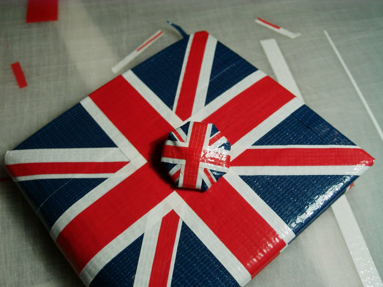 [union+jack+duct+tape+wallet+and+button+by+KMCdesigns.jpg]