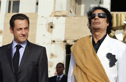 [Sarko+Kadhafi.jpg]