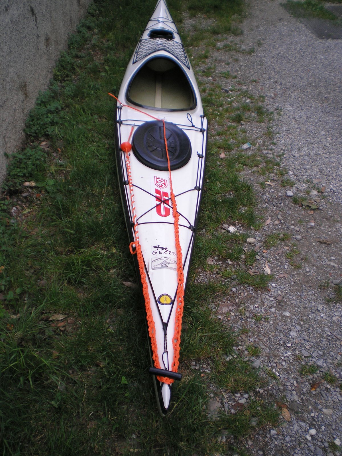 Linea di traino montata su un kayak da mare