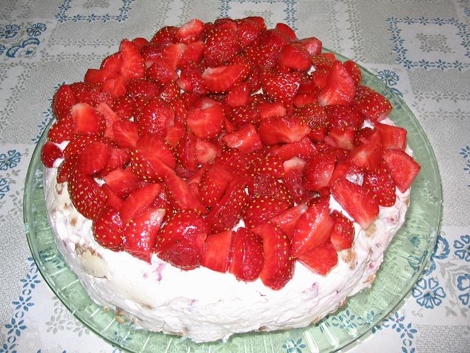 [maasika-küpsise+tort.JPG]