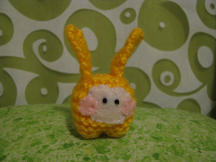 [knitted_mini_bunny1.jpg]