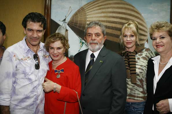 [Lula+com+Bandeiras+Ricardo+Stuckert+ABr.jpg]