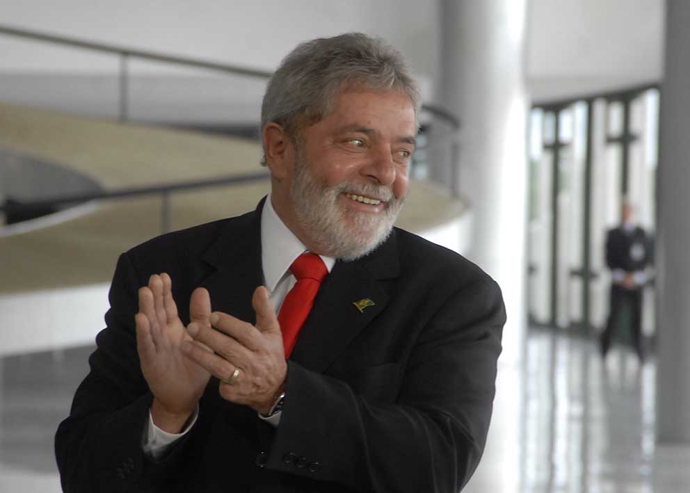 [Lula+feliz+da+vida+Roosewelt+Pinheiro+Abr.jpg]