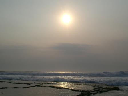 [SUNSET+AT+SAWARNA+BEACH1.jpg]