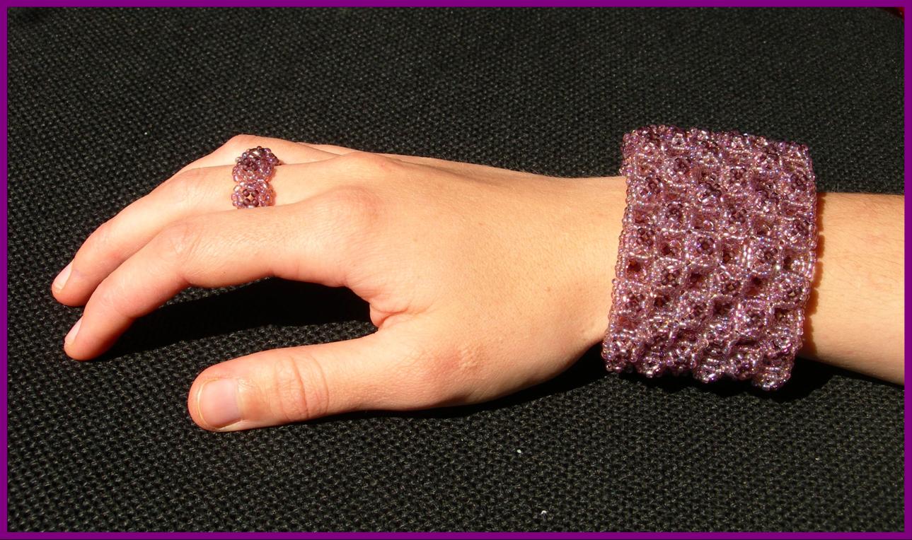 [Purple+Ootheca+cuff+-+on+the+hand.jpg]