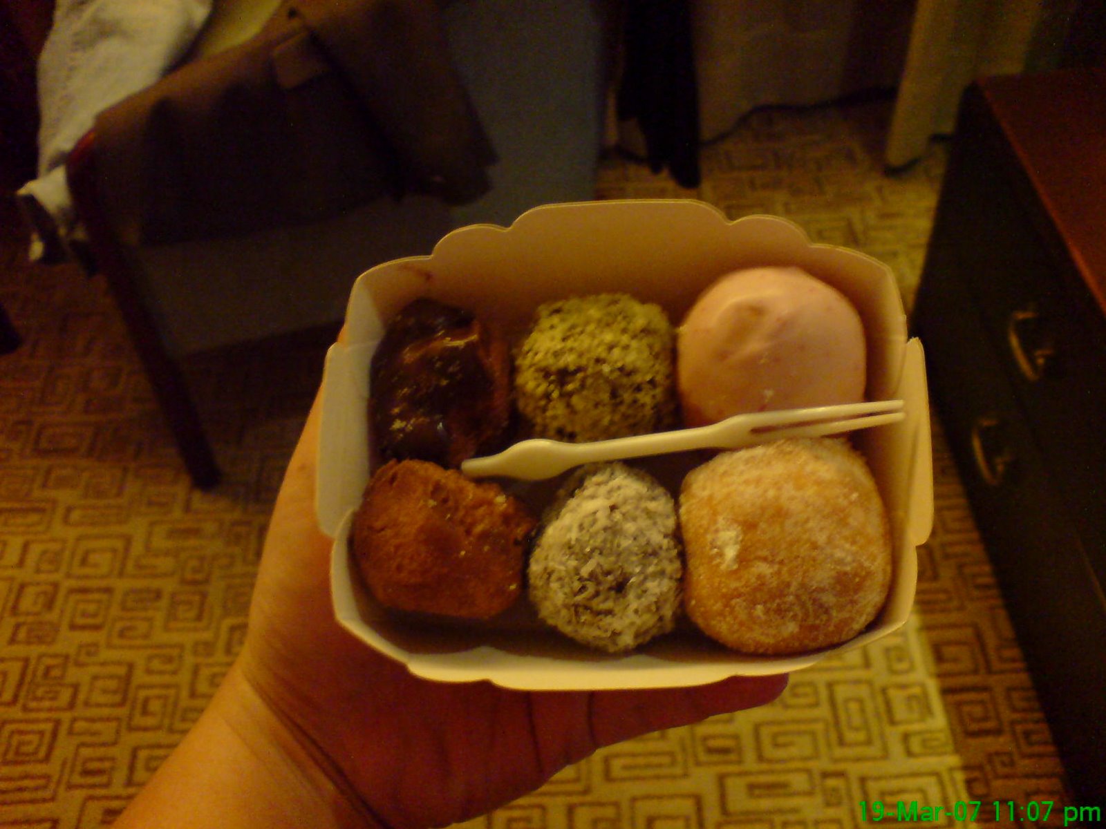 [6+flavours+donuts.JPG]