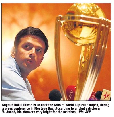 [Rahul+Dravid+with+Wrold+Cup+2007.jpg]