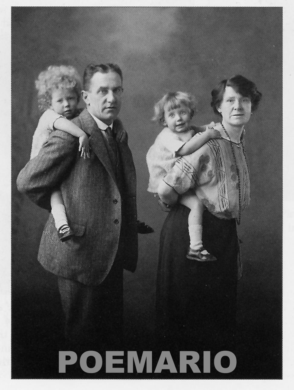 [John,+Bel,+Yvonne,+Cynthia+Horner+1923.jpg]