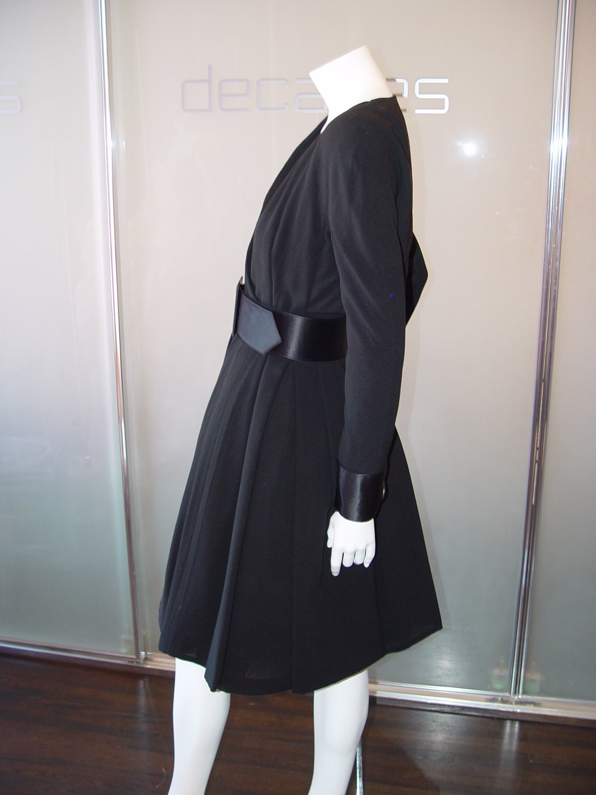 [DIOR+HAUTE+COUTURE+BY+GIANFRANCO+FERRE+BLACK+CREPE+WOOL+DRESS+-+2.JPG]