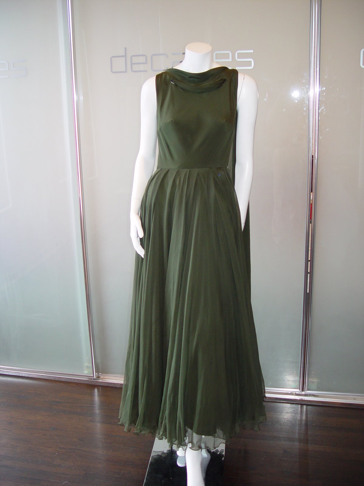 [JAMES+GALANOS+OLIVE+CHIFFON+BATEAU+NECK+LAYERED+GOWN+WITH+ATTACHED+SCARF+THROUGH+NECKLINE+C+LATE+1950S.JPG.JPG]