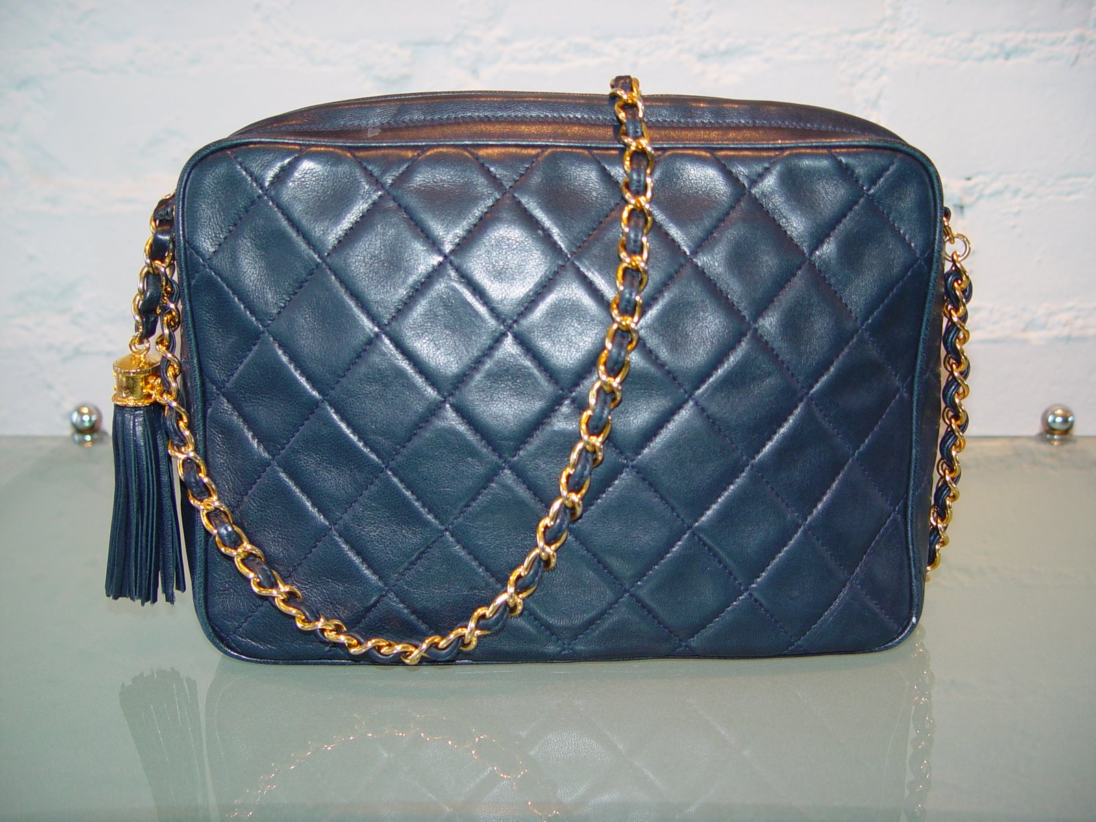 [CHANEL+CLASSIC+QUILTED+BLUE+LEATHER+SHOULDER+BAG+9+X+6+HALF+X+3+C+LATE+1980S.JPG+(2).JPG]