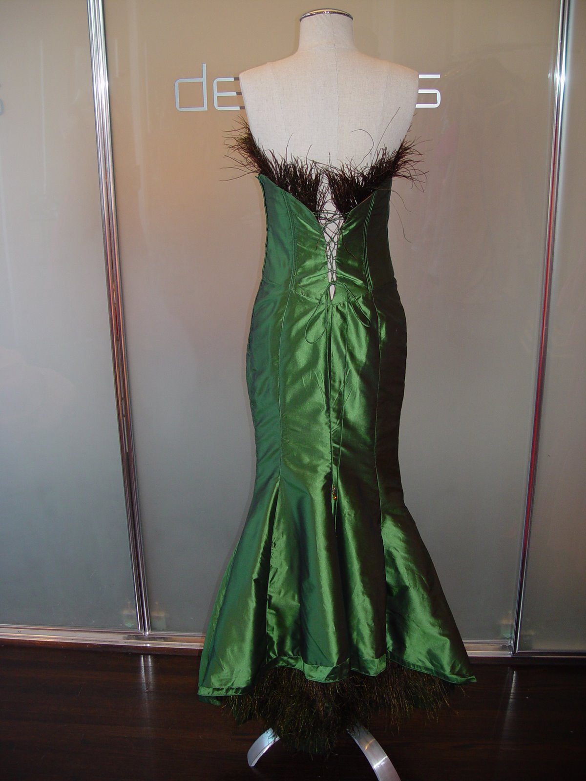 [THIERRY+MUGLER+FOREST+GREEN+WITH+PEACOCK+FEATHER+TRIM+STRAPLESS+BUSITER+CORSET+GOWN.JPG+(2).JPG]