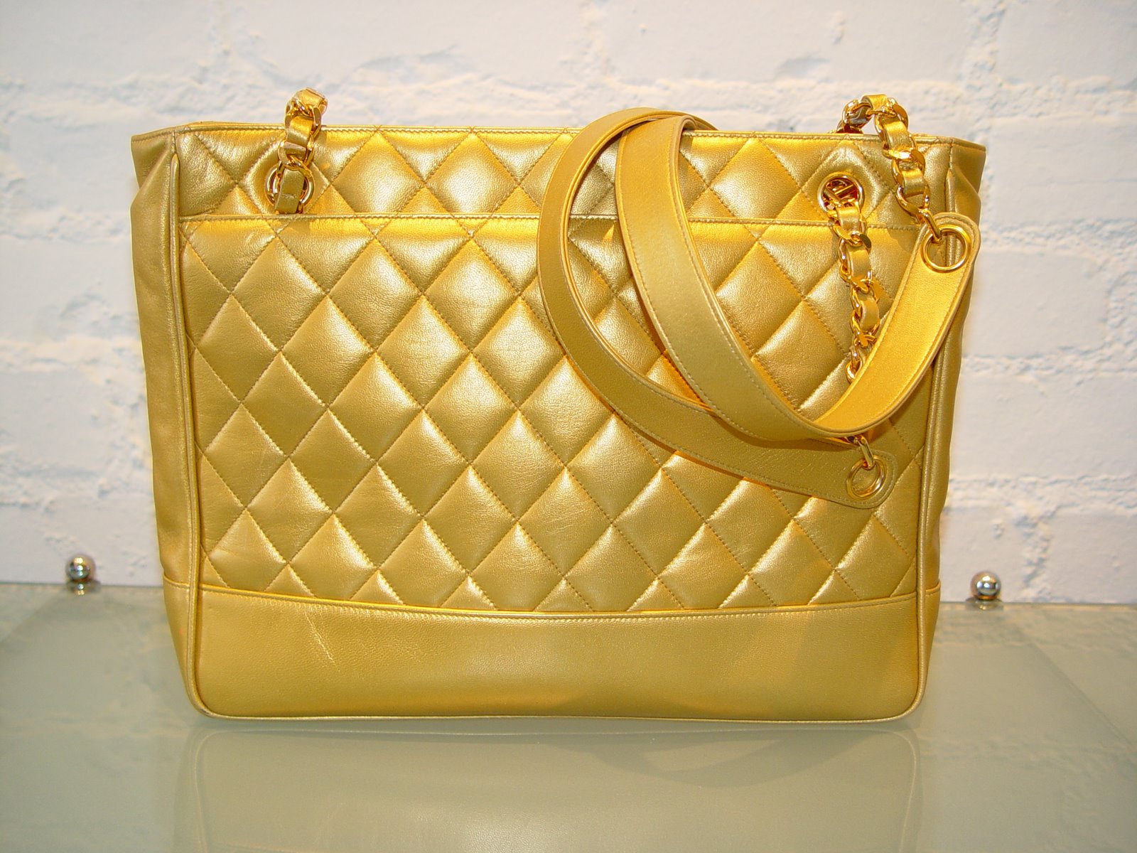 [CHANEL+PEARLIZED+GOLD+QUILTED+LEATHER+DEADSTOCK+LATE+80S+PURSE+13+X+10.JPG+(2).JPG]