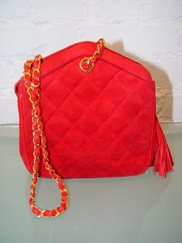 [cHANEL+RED+SUEDE+QUILTED+PURSE+7+HALF+INCHES+BY+7+HALF+INCHES+C+80S+ALTERNATIVE+VIEW.JPG]