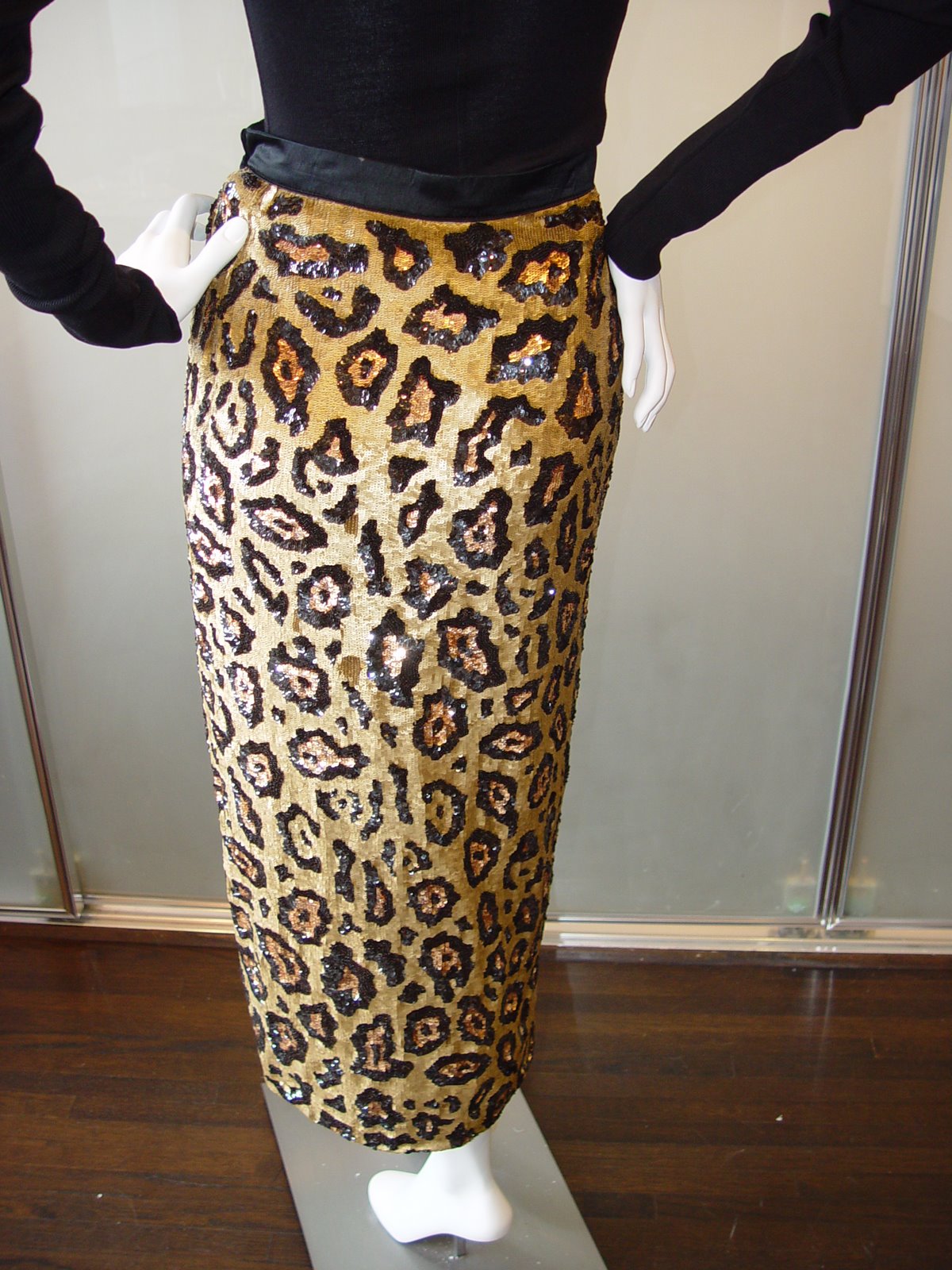 [VALENTINO+BOUTIQUE+LEOPARD+SEQUIN+SARONG+SKIRT+EARLY+80S.JPG+(1).JPG]