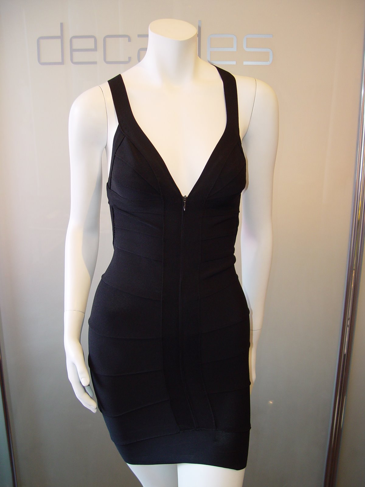 [HERVE+LEGER+BLACK+BANDAGE+DRESS+WITH+SEXY+CRISS+CROSS+BACK+MARKED+SIZE+SMALL+TIGHT+ON+SIZE+FOUR+MANNEQUIN.JPG.JPG]