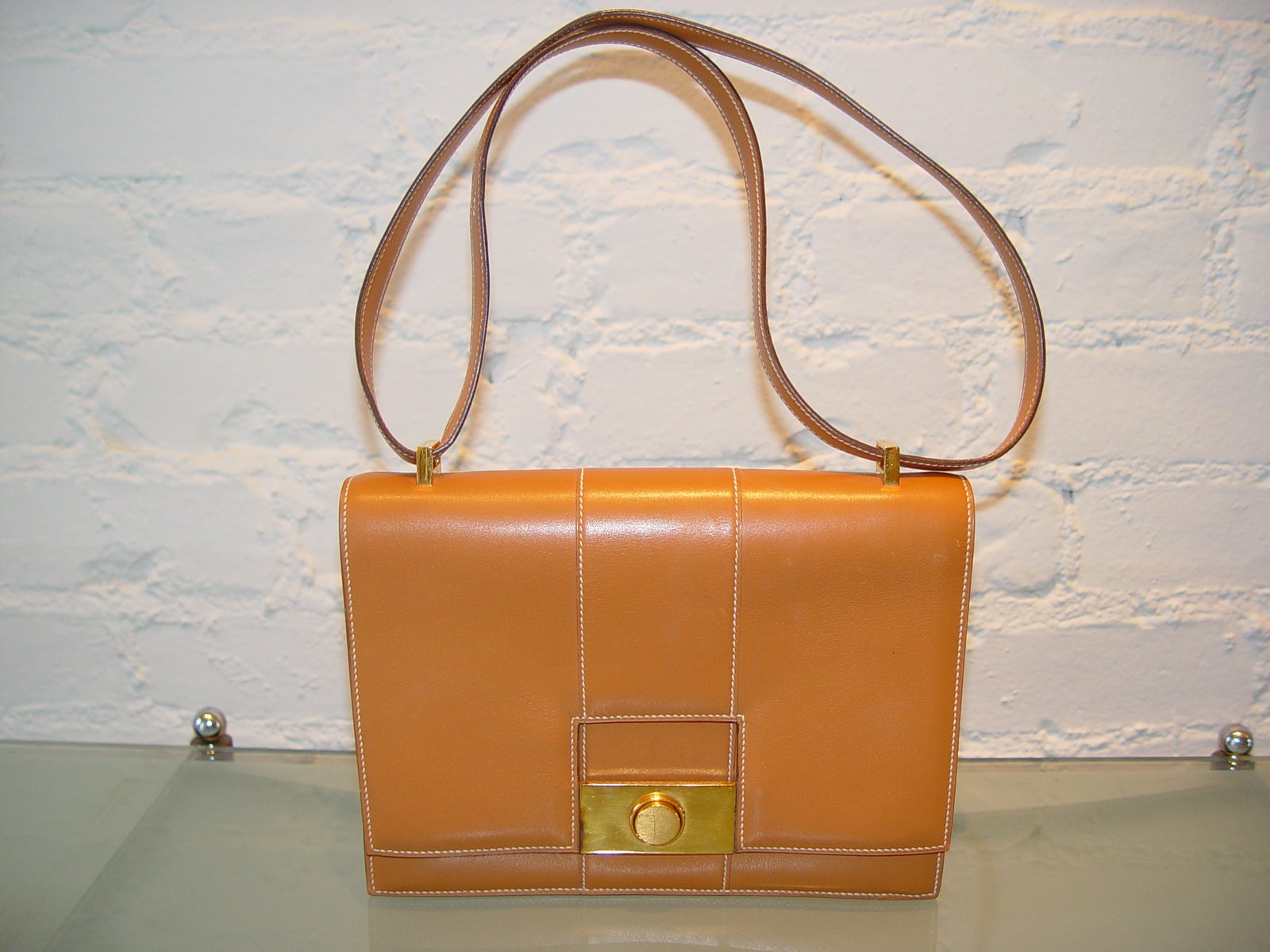 [Hermes+Caramel+Leather+Handbag+w+Gold+Closure+-+Front.JPG]