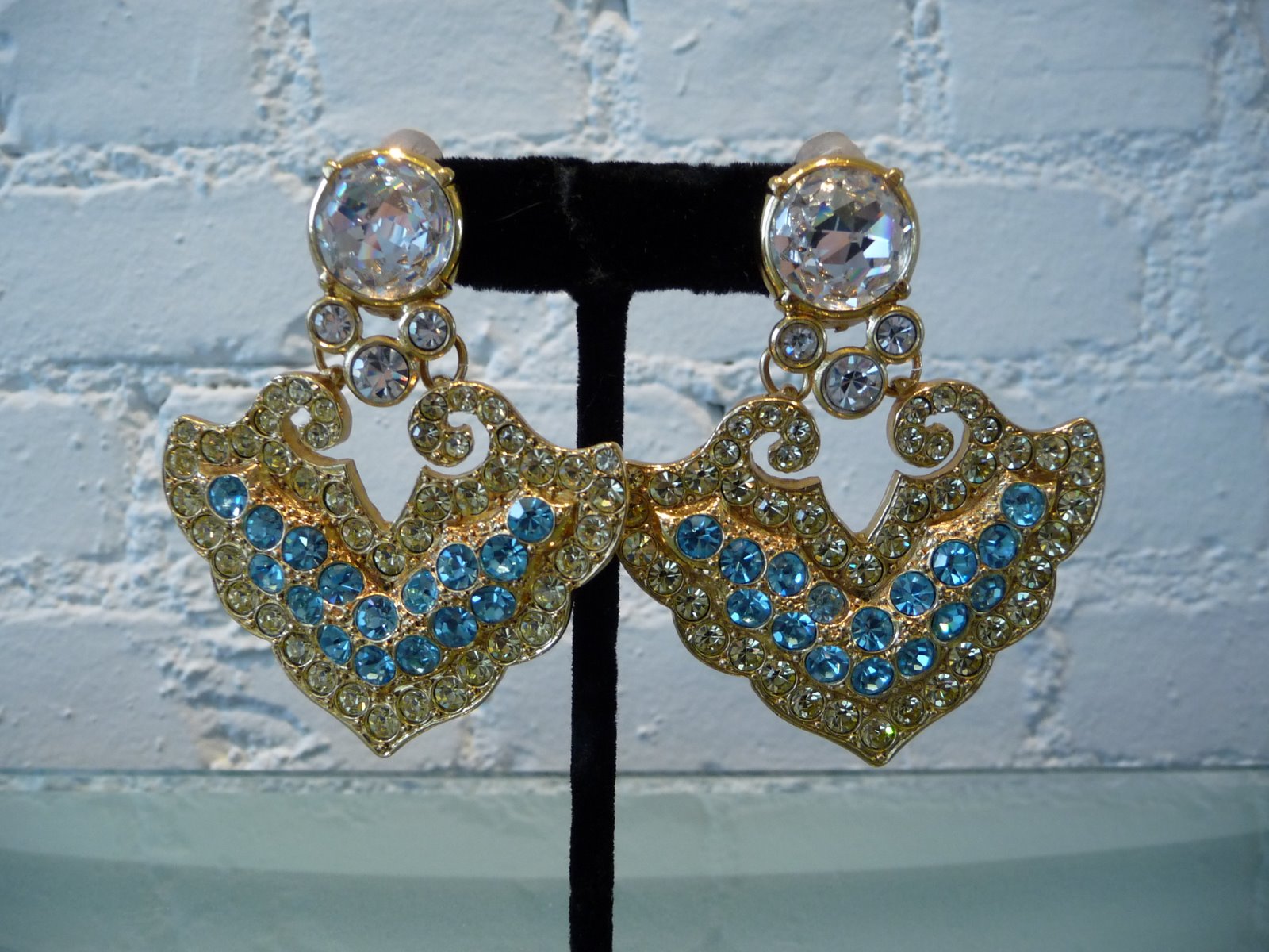 [YSL+EVENING+CLIPS+EARRINGS+WITH+ICE+BLUE+AND+CLEAR+CRYSTAL+C+80S.JPG.JPG]