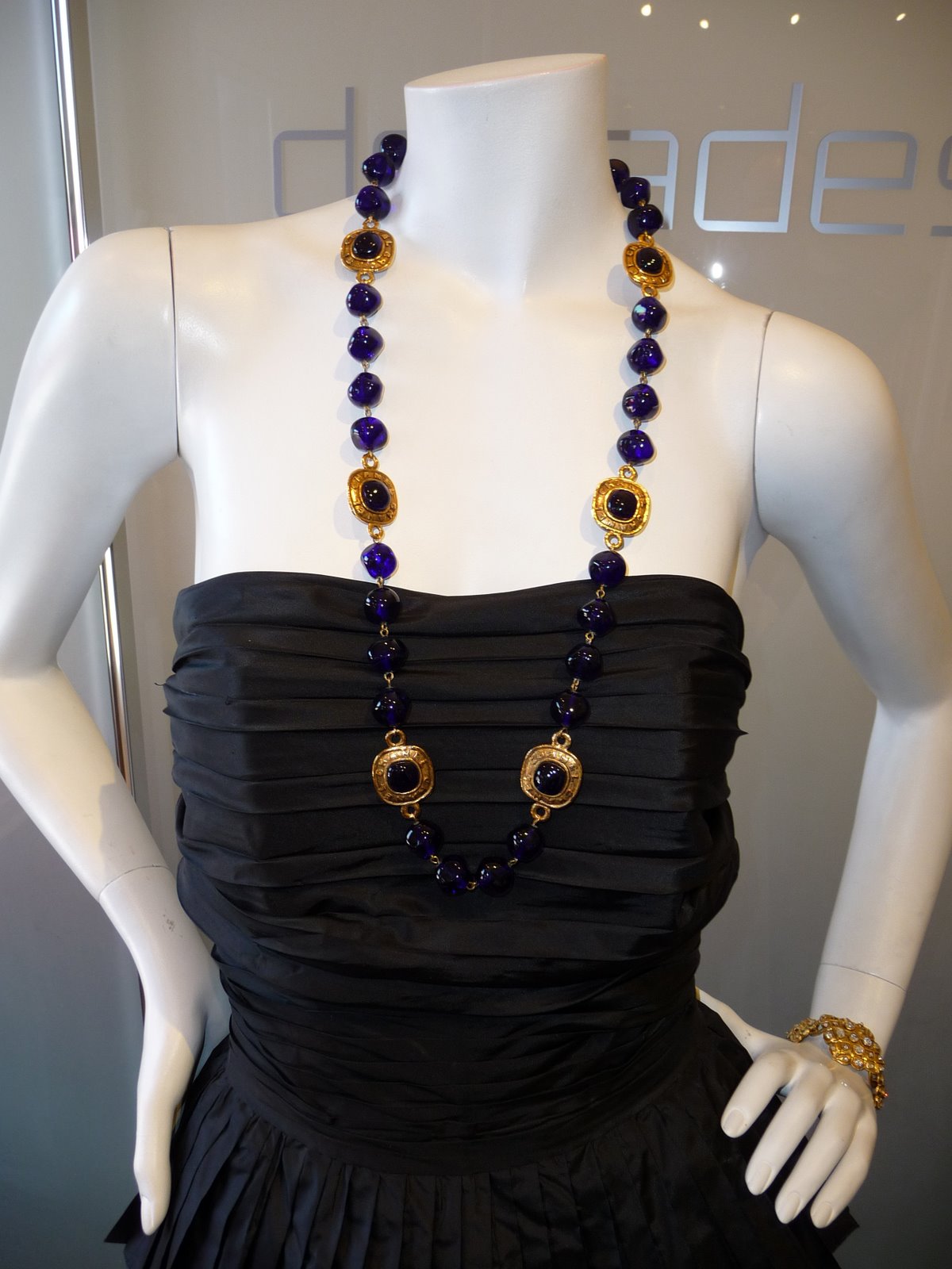 [CHANEL+32+INCH+BLUE+GLASS+BEAD+NECKLACE+COLLECTION+26.JPG.JPG]