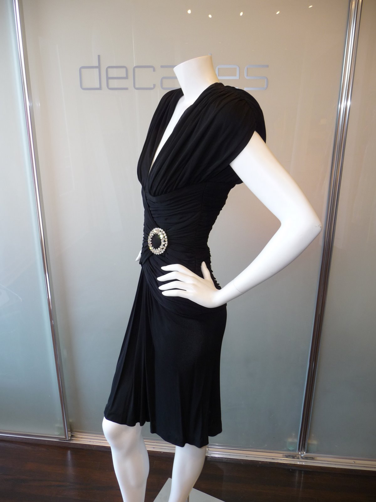 [VICKY+TIEL+40S+STYLE+BLACK+JERSEY+V+NECK+GOWN+WITH+CRYSTSAL+HIP+BROOCH+C+80S+FOR+GIORGIO.JPG+(2).JPG]