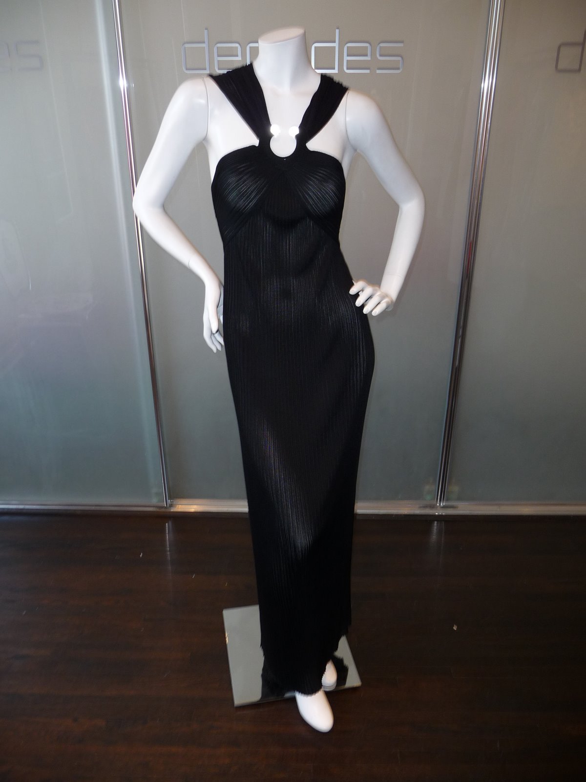 [THIERRY+MUGLER+BLACK+VISCOSE+KNIT+HALTER+DRESS+WITH+LUCITE+RING+MARKED+SIZE+L+C+EARLY+1990S.JPG.JPG]