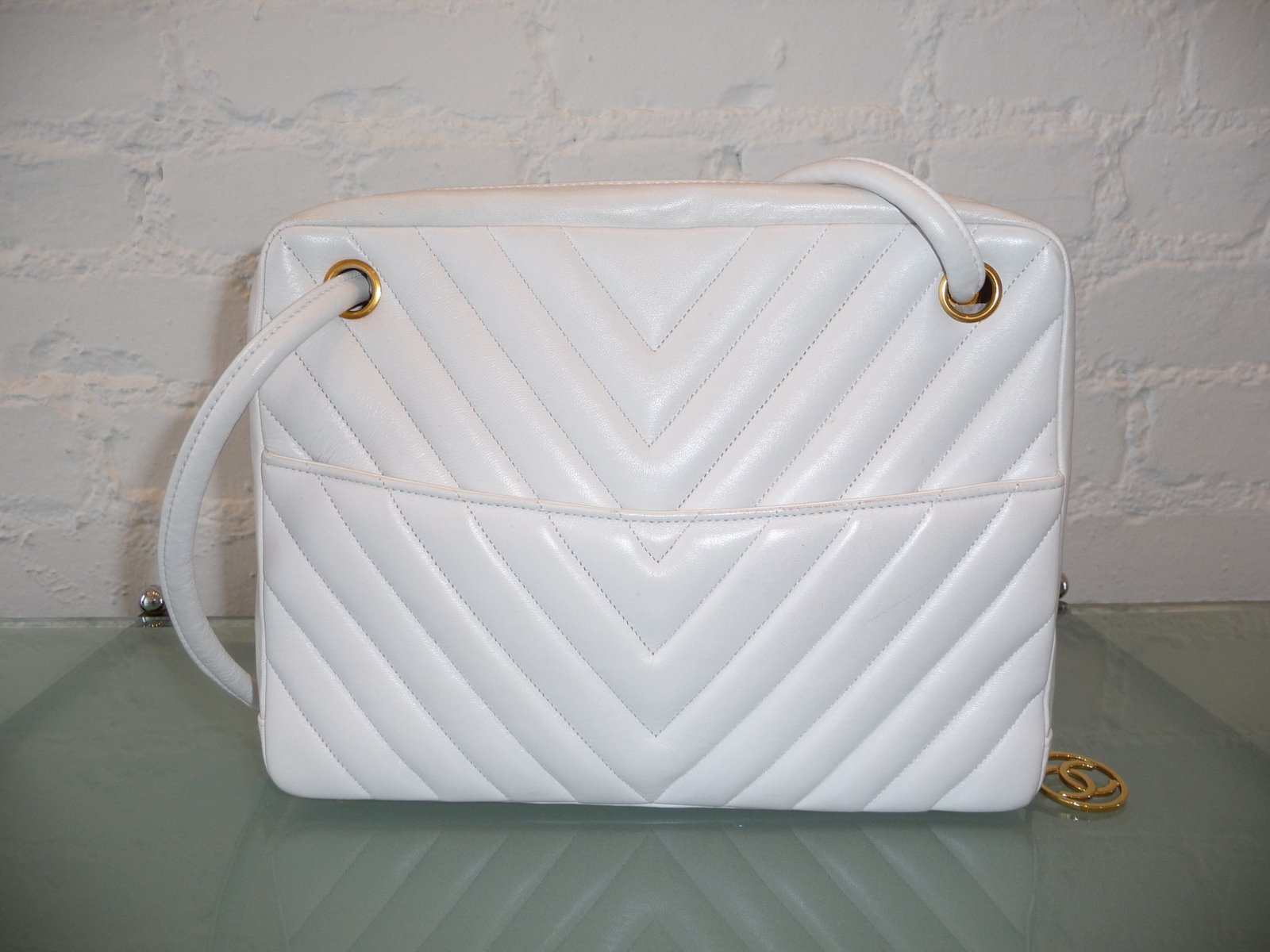[CHANEL+WHITE+LEATHER+DAY+BAG+C+1980S.JPG]