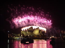 [250px-Sydney_New_Year]