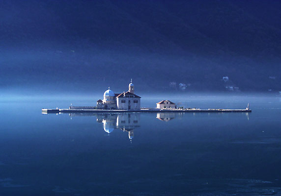 Isola della Madonna dello Scalpello nelle Bocche di Cattaro in Montenegro