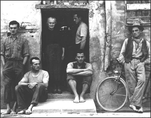 [Paul+Strand,+The+Family_+Luzzara_Italy_1953.jpg]