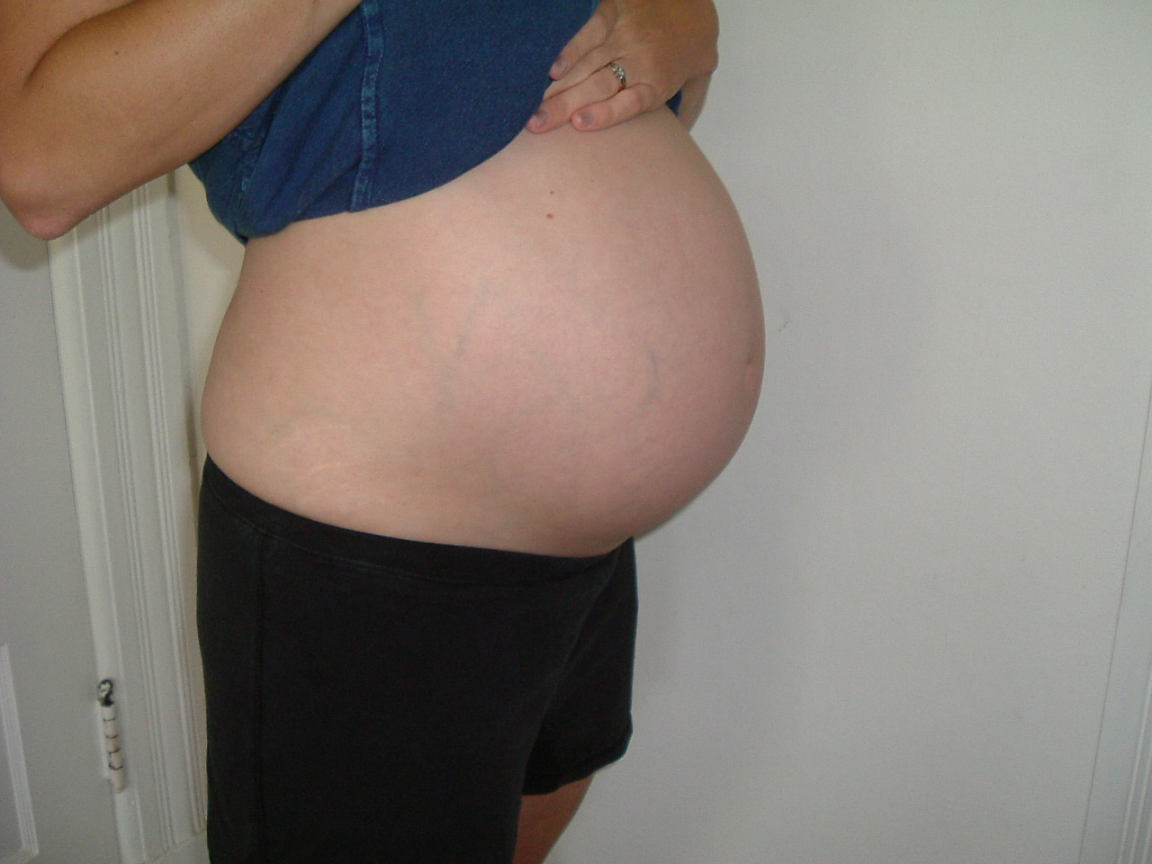 [29+weeks+pregnant+005.jpg]