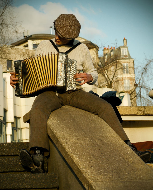 [Accordion-Player-in-Park.jpg]