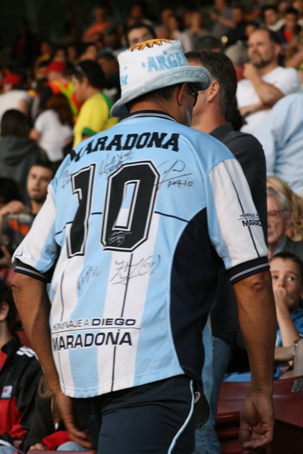 [arg_fan_maradona3_w.jpg]