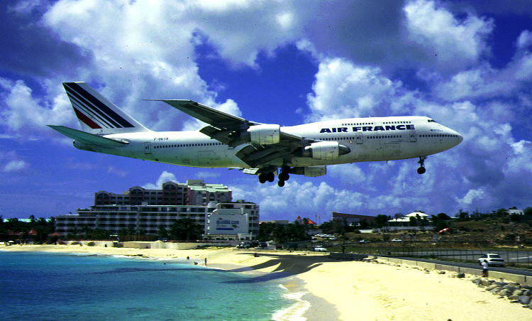 [St.+Maarten+Airport.jpg]