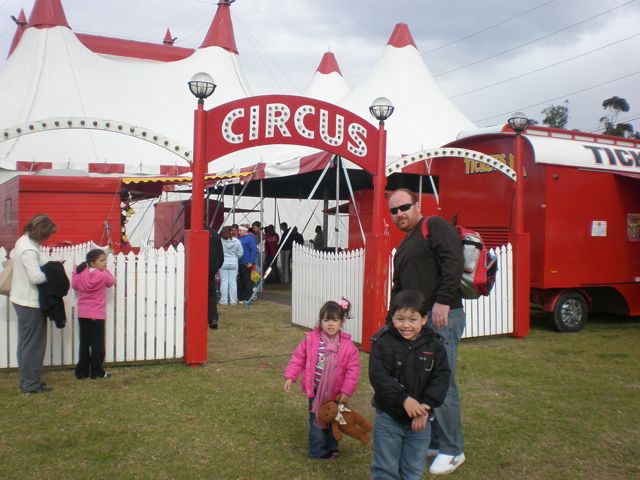 [circus2.jpg]