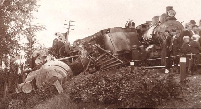 [new-train-falls-1899-wreck.jpg]