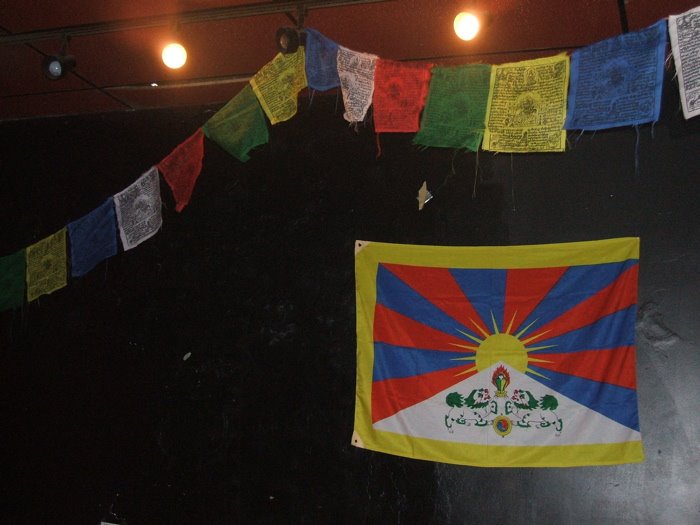 [tibetan+flags.jpg]
